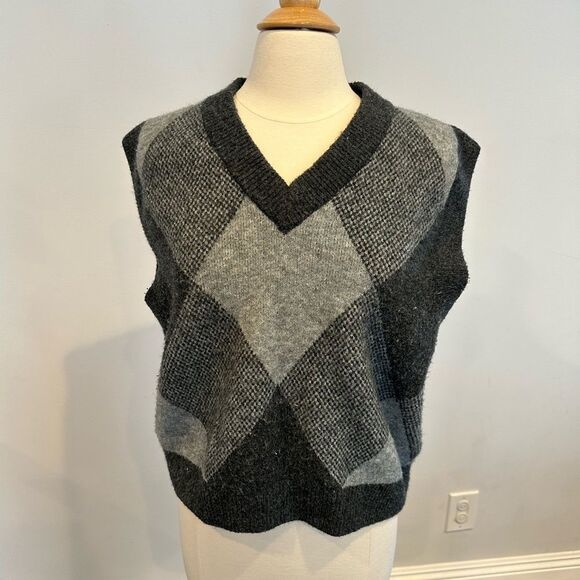 Zara Sweaters - Zara Women's Grey Sleeveless Vest Sweater Size Large